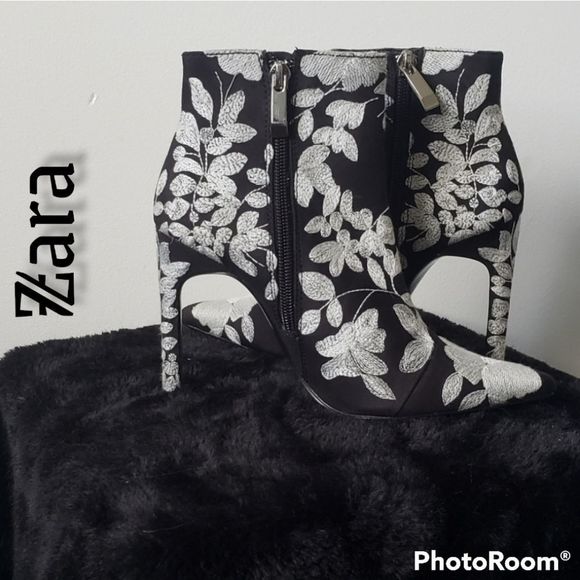 🌟HOSTPICK🌟Zara Floral Black&White High Heels - Picture 1 of 9